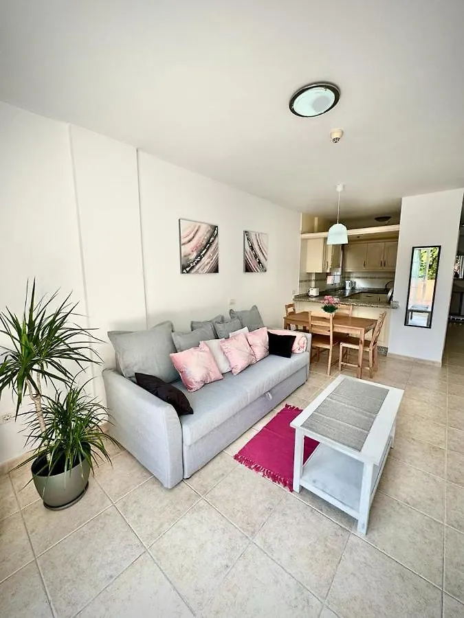 Sunny Apartment & Heated Pool Los Cristianos