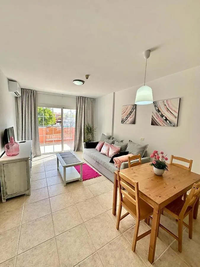 Sunny Apartment & Heated Pool Los Cristianos