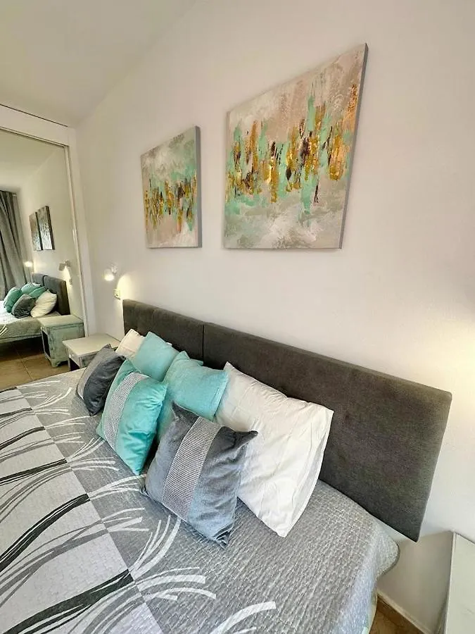 Sunny Apartment & Heated Pool Los Cristianos