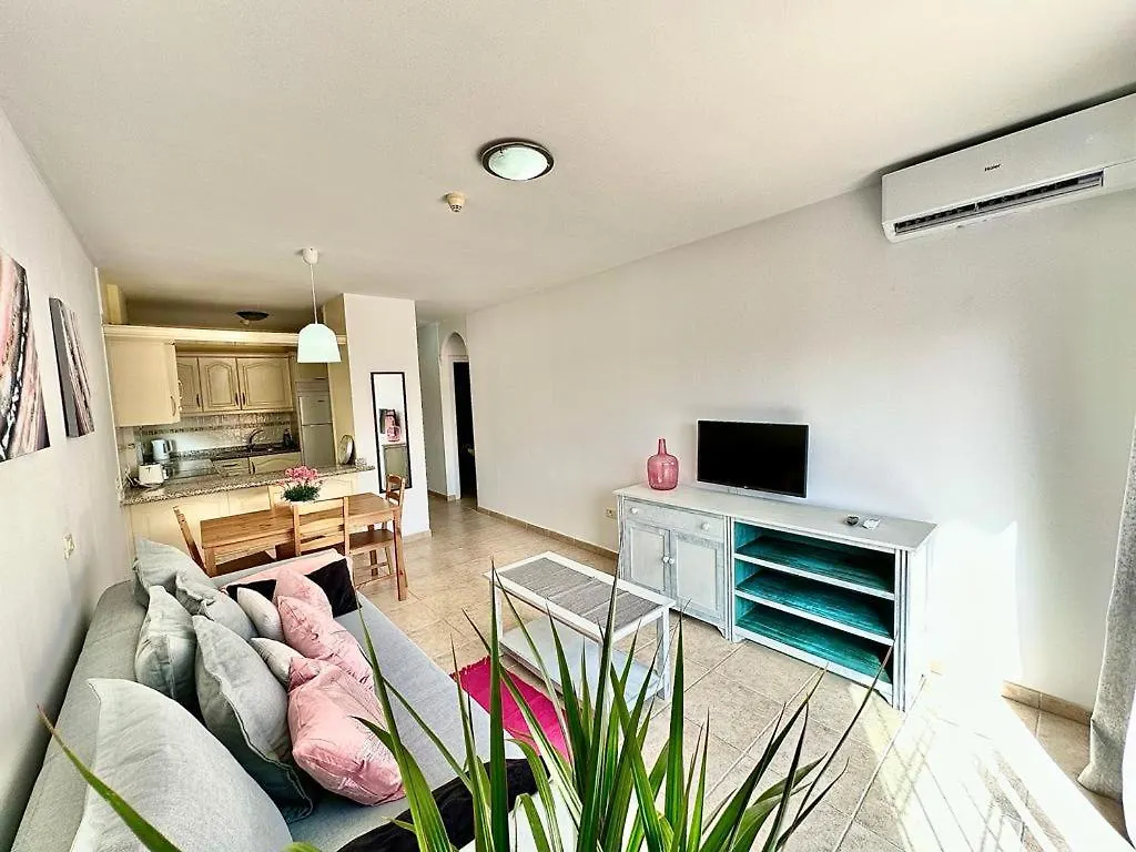 Sunny Apartment & Heated Pool Los Cristianos
