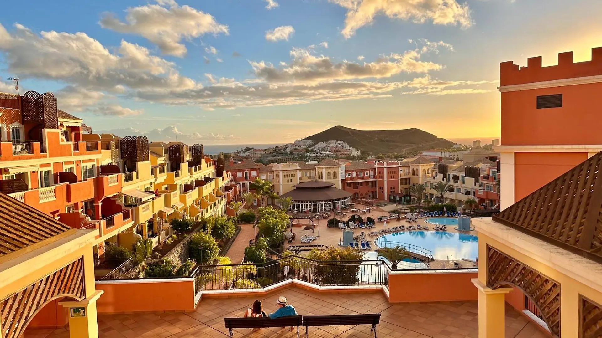 Sunny Apartment & Heated Pool Los Cristianos