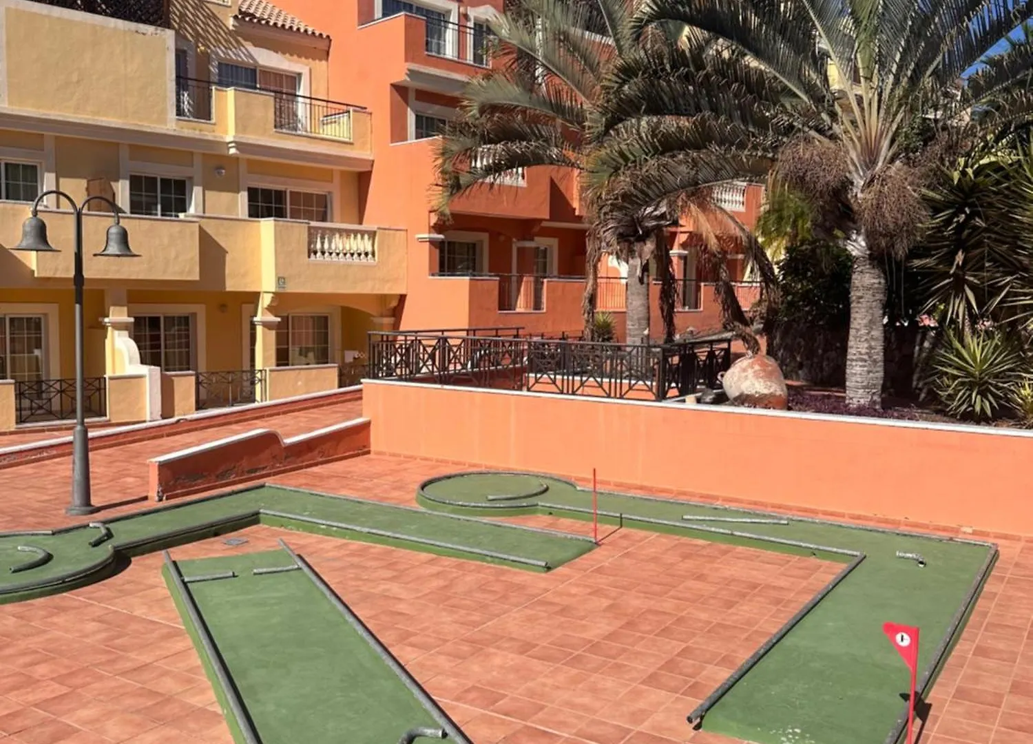 Sunny Apartment & Heated Pool Los Cristianos